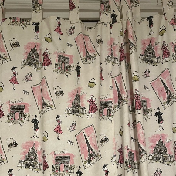 "Emily of Paris " 4 curtain panels - Picture 11 of 11
